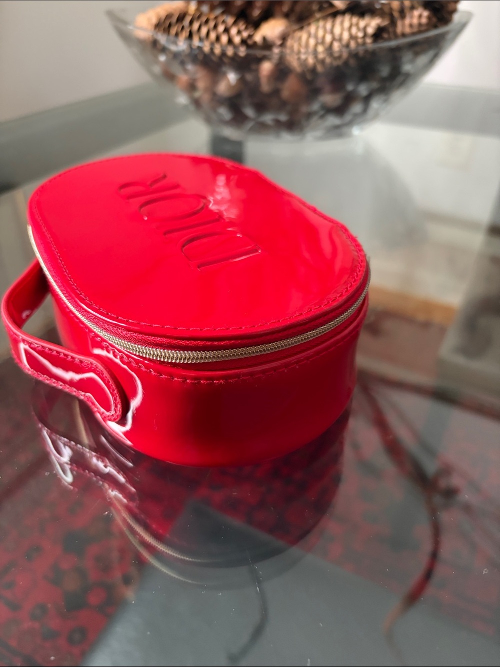 Dior beauty Glossy Red Oval Vanity Case with Raised Logo - Picture 5 of 7